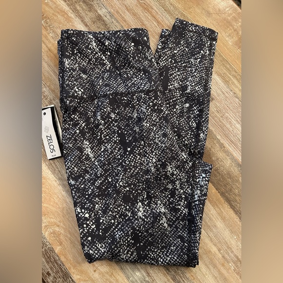ZELOS SALE! Any 2 ZELOS $20! Black Snake Patterned Leggings, Size 1X NWT - Picture 10 of 14